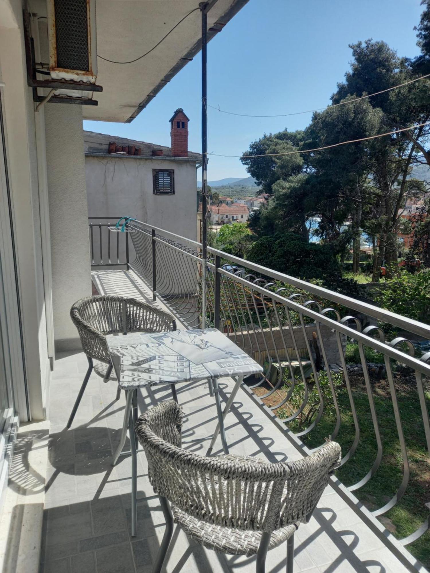 Dinka'S Apartment Stari Grad  Exterior photo